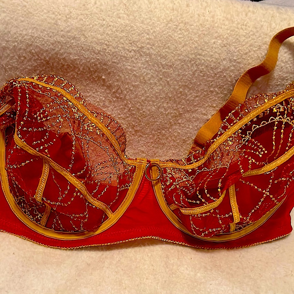 New Frederick's of Hollywood “Fonda” Bra red and gold size 38F